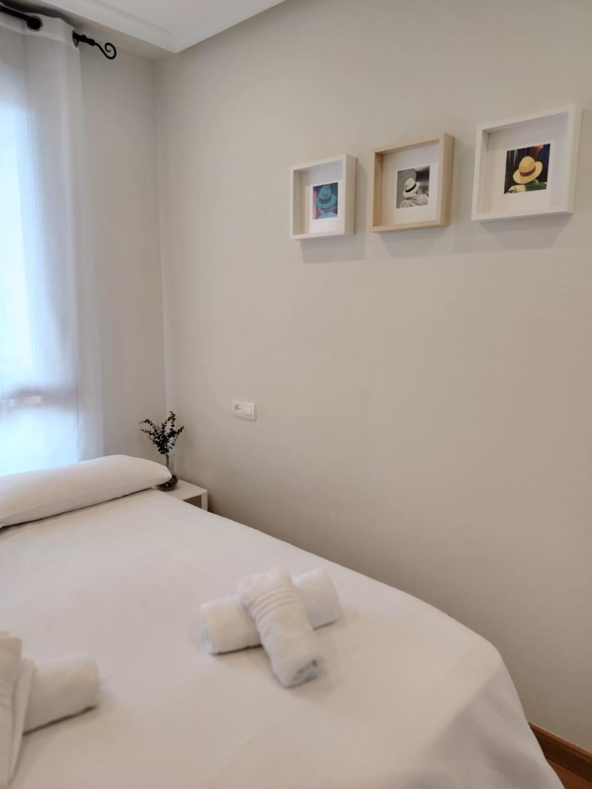 Avello Oviedo Con Parking Appartement Buitenkant foto