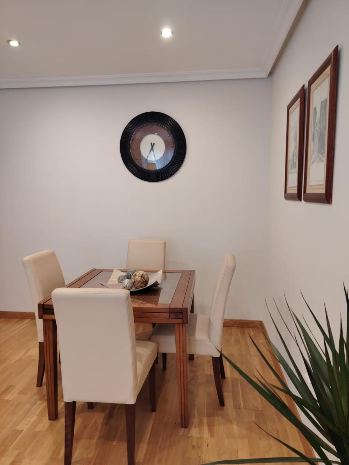 Avello Oviedo Con Parking Appartement Buitenkant foto