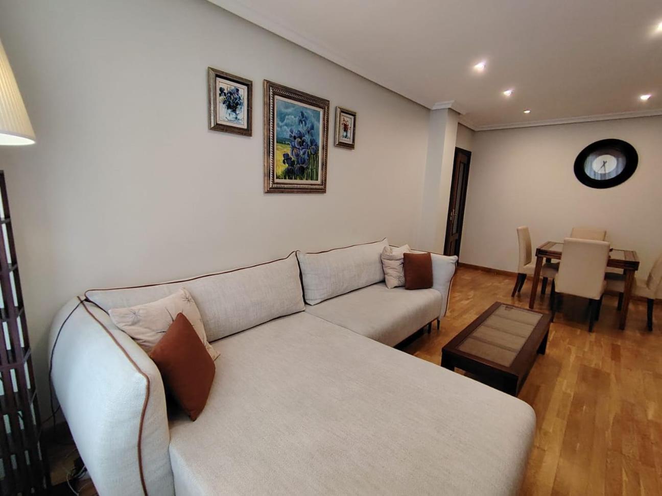 Avello Oviedo Con Parking Appartement Buitenkant foto