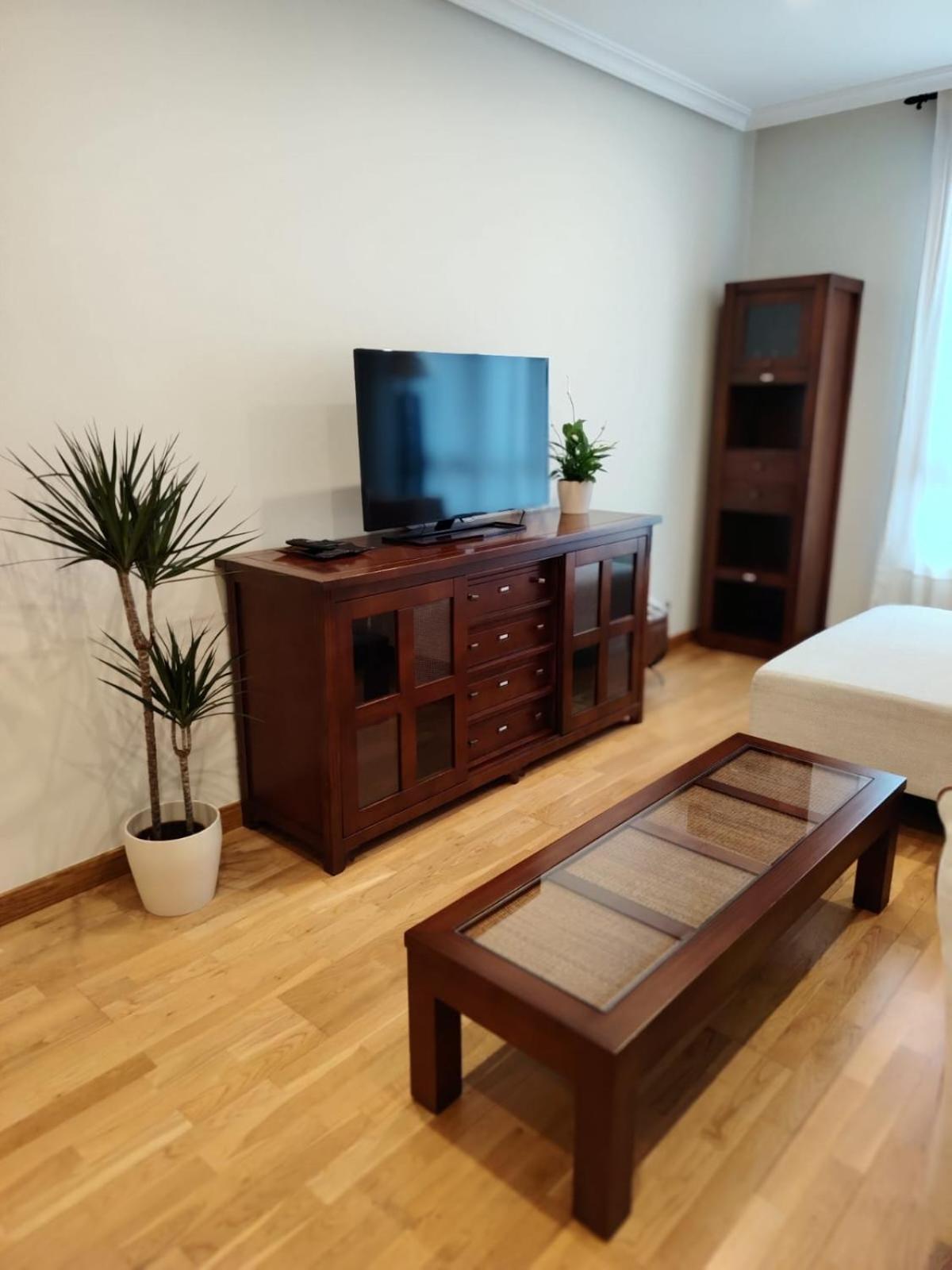 Avello Oviedo Con Parking Appartement Buitenkant foto